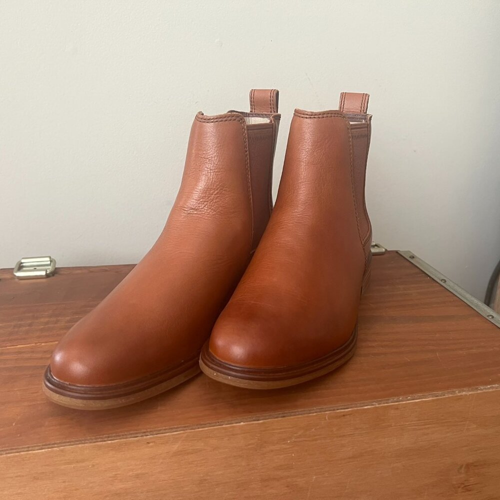 NWT - Clarks Arlo Boots Tan Leather - Womens Size 8